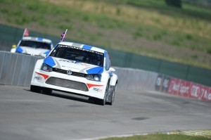 David Coulthard beats Petter Solberg in the VW Pol