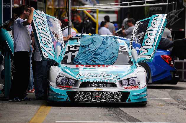 Primeiro-dia-dos-treinos-coletivos-da-Stock-Car-2015-em-Curitiba-foto-Duda-Bairros-Vicar_201502060014-opt