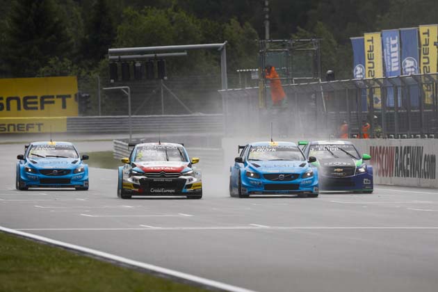 03 CHILTON Tom (gbr) Citroen C Elysee team Sebastien Loeb racing 62 BJORK Thed (swe) Volvo S60 team Polestar Cyan racing action during the 2016 FIA WTCC World Touring Car Race of Moscow at Moscow Raceway, Russia from June 10 to 12 2016 - Photo Florent Gooden / DPPI