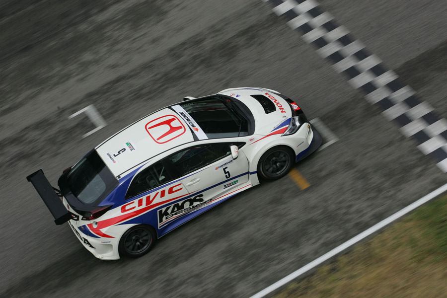 Roberto Colciago (AGS,Honda Civic TCR 2015-TCR #5)