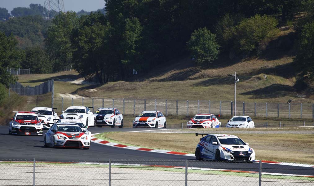 Roberto Colciago (AGS,Honda Civic TCR 2015-TCR #5)