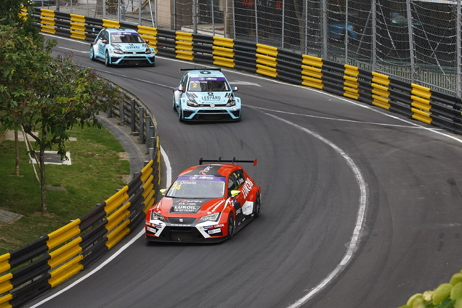 18.11.2016 - Free Practice 2, Pepe Oriola (ESP) SEAT León, Team Craft-Bamboo LUKOIL, Jean-Karl Vernay Volkswagen Golf GTI TCR Leopard Racing, Stefano Comini (SUI) Volkswagen Golf GTI TCR, Leopard Racing